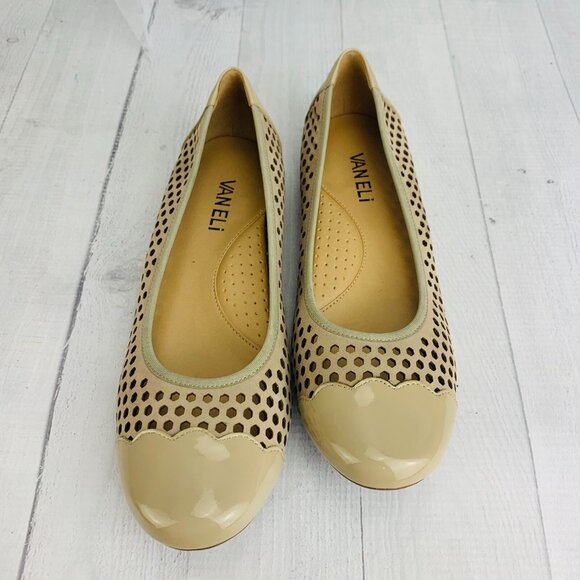 Vaneli Womens Scallop Cap Toe Patent Leather Perforated Beige Ballet Flat Sz 7 M - Picture 3 of 8